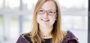 Mitarbeiterfoto im Portrait von Hannah Amsbeck